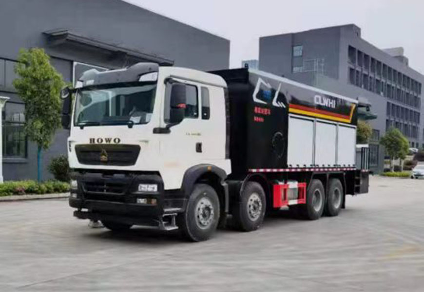 程力威CLW5311TFCZ6型重汽豪沃稀漿封層車