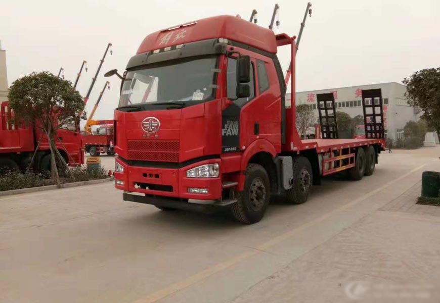 解放J6P前四后八平板運(yùn)輸車(chē)（拖40噸自重及以下型